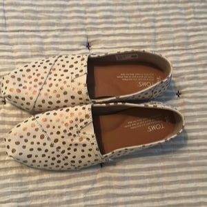 Tom’s slippers